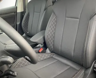 Skoda Kamiq 内饰，在斯洛文尼亚 出租。一辆优秀的 5 座位车，配备 Automatic 变速箱。