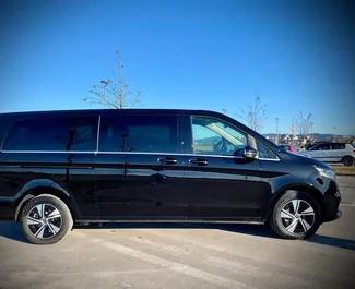 在 在斯洛文尼亚 租赁 Mercedes-Benz V-Class 2025 汽车，特点包括 ✓ 使用 Diesel 燃料和 240 马力 ➤ 起价 140 EUR 每天。