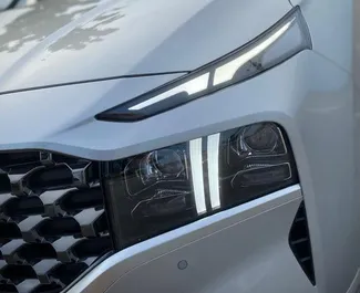 Hyundai Santa Fe 内饰，在斯洛文尼亚 出租。一辆优秀的 5 座位车，配备 Automatic 变速箱。