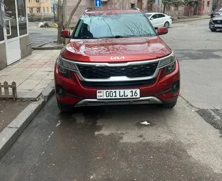租赁 Kia Seltos 的正面视图，在埃里温, 亚美尼亚 ✓ 汽车编号 #15635。✓ Automatic 变速箱 ✓ 0 评论。