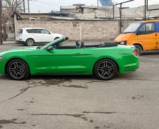 租赁 Ford Mustang Cabrio 的正面视图，在埃里温, 亚美尼亚 ✓ 汽车编号 #15484。✓ Automatic 变速箱 ✓ 0 评论。
