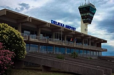 在 在里耶卡机场 租车